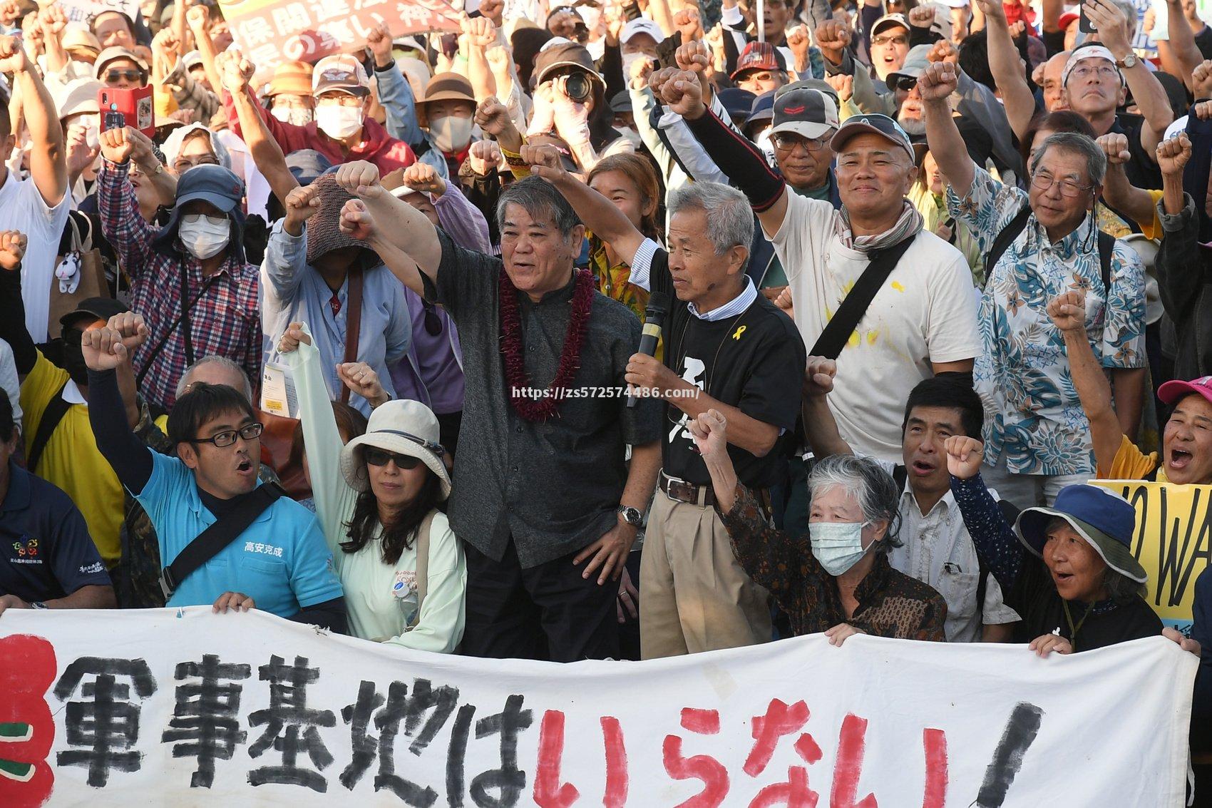 那不勒斯球迷高呼队伍必胜口号